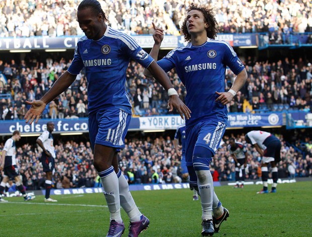 Drogba David Luiz gol Chelsea (Foto: Reuters)