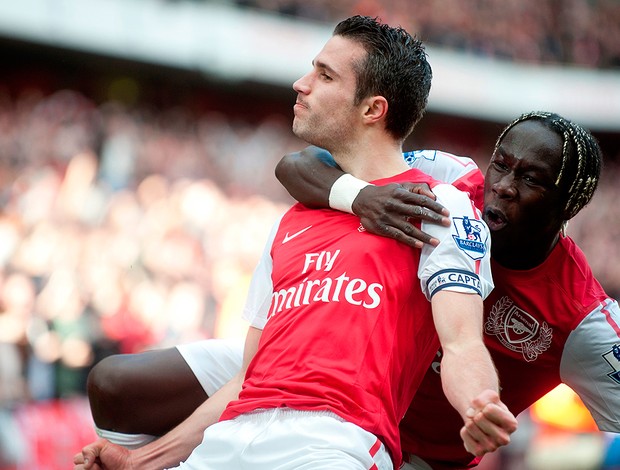 Robin van Persie e Bacary Sagna gol Arsenal (Foto: AP)