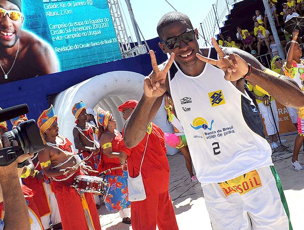 Evandro comemora vitória no vôlei de para no Recife (Foto: Mauricio Kaye / CBV)