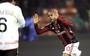 Pato e Robinho brilham, e 
Milan assume a liderança (AFP)