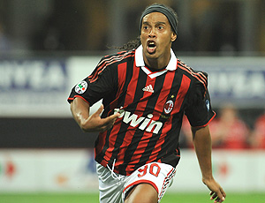 Ronaldinho Gaúcho durante jogo do Milan