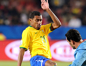 Kleberson jogando pela seleção brasileira (Foto: Getty Images)