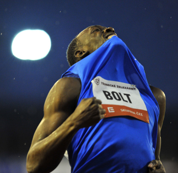 Usain Bolt antes dos 300m em Ostrava