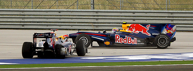 batida entre os carros de Vettel e Webber, do RBR