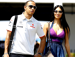 Lewis Hamilton, McLaren, ao lado da namorada Nicole Scherzinger no circuito de Istambul (Foto: agência Reuters)
