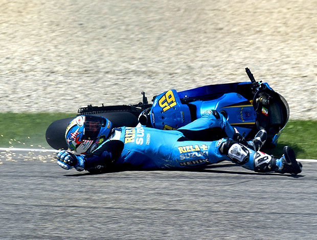 Loris Capirossi sofre acidente no treino da MotoGP