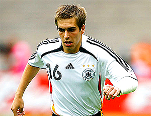 Phillip Lahm, jogador Alemanha com braço enfaixado