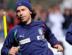 Pirlo no treino da Itália (Foto: Reuters)