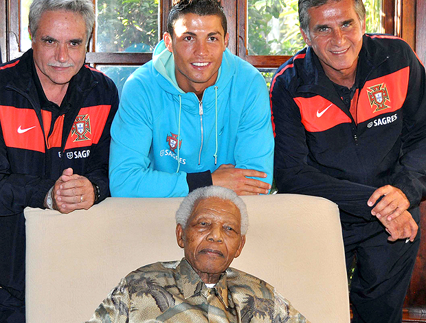 Cristiano Ronaldo de Portugal com Nelson Mandela