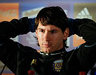 Arquirrivais não metem medo 
em Lionel Messi (AP)
