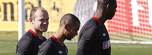 Rooney e Cole voltam a treinar e estão garantidos contra Argélia (Reuters)