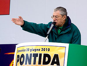 Umberto Bossi senador italiano