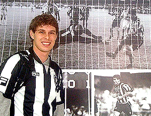 Bruninho, jogador Vôlei visita Botafogo