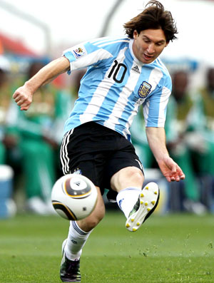 Messi Argentina chute a gol