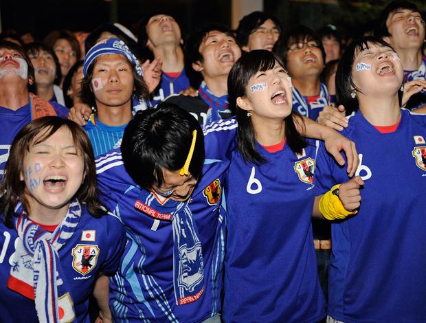 Japoneses em Tóquio choram a derrota para o Paraguai na Copa