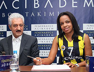 Fofão vôlei Fenerbahçe contrato (Foto: Divulgação )