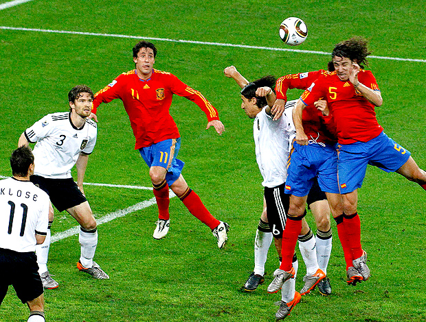 Puyol cabeça gol Espanha