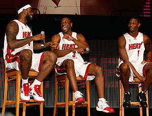 LeBron James Wade Bosh apresentação Miami Heat