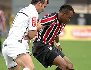 Fernandinho no jogo entre Santos e São Paulo