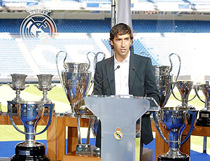 Raul sala Troféu se despede Real Madrid