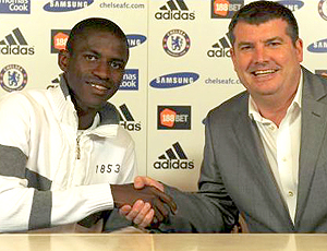 Ramires, assina contrato com o Chelsea