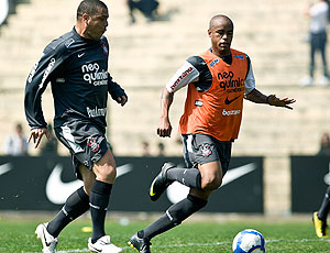 Ronaldo e Thiago Heleno no treino do Corinthians