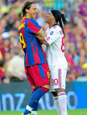 Ibrahimovic do Barcelona e Ronaldinho Gaúcho do Milan