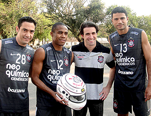 Stock Car: Chicão, Elias e William posam ao lado de Ricardo Zonta