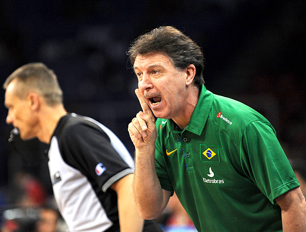 Ruben Magnano basquete seleção (Foto: AFP)