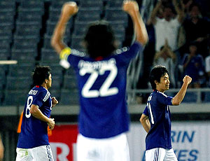 Shinji Kagawa comemora gol na partida do Japão contra o Paraguai
