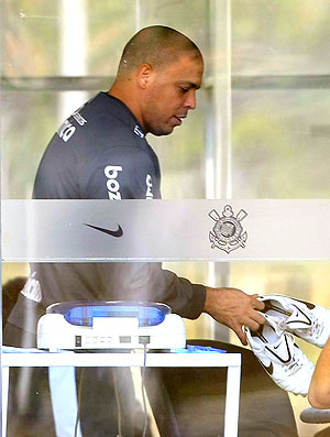 Ronaldo no treino do Corinthians