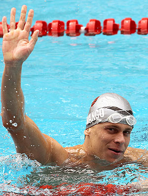 Cesar Cielo comemora 100m livre natação