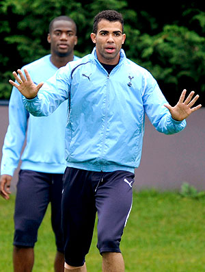 Sandro no treino do Tottenham (Foto: AFP)