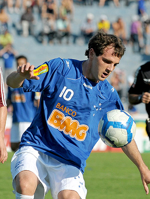 Montillo e Diogo em Lance do jogo entre Cruzeiro e Fluminense