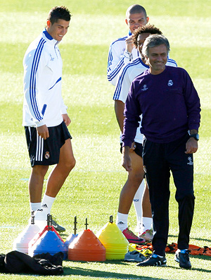 Cristiano Ronaldo Pepe e Jose Mourinho em treino do Real Madrid