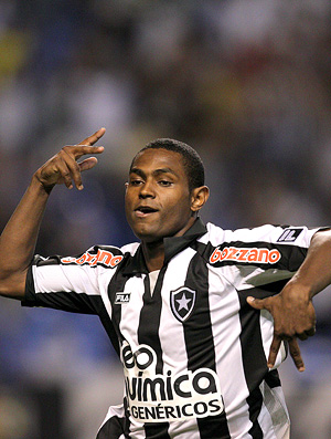 jobson comemora gol do botafogo sobre o atlético-go (Foto: Alexandre Cassiano / Agência O Globo)