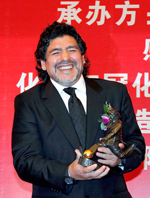 Maradona em ação de caridade na China