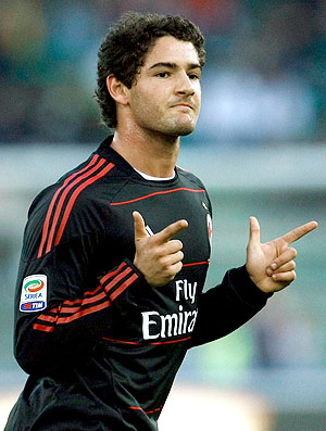 Alexandre Pato comemora gol do Milan