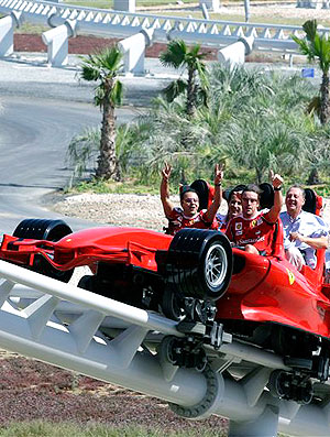 Massa e Alonso no parque da Ferrari
