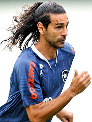 Leandro Guerreiro no treino do Botafogo