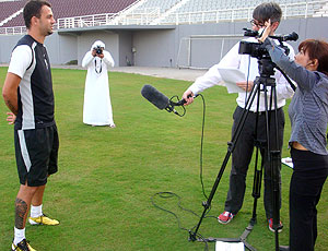 Magrão em entrevista para a TV árabe (Foto: Divulgação)