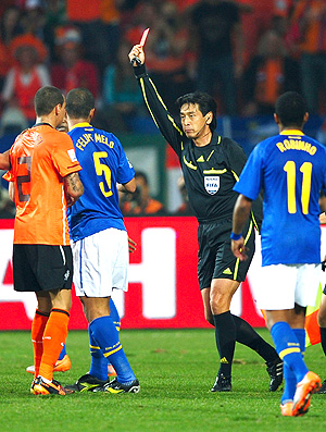 Yuichi Nishimura juiz Copa do Mudo 2010 expulsão Felipe Melo Brasil x Holanda (Foto: agência Getty Images)