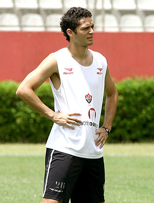 Anderson Martins no treino do Vitória