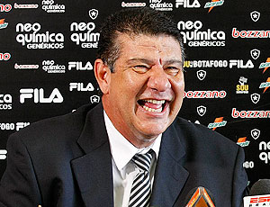 Joel Santana confirma permanência no Botafogo