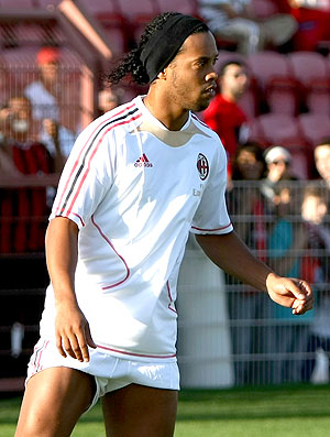 Ronaldinho Gaúcho no treino do Milan em Dubai