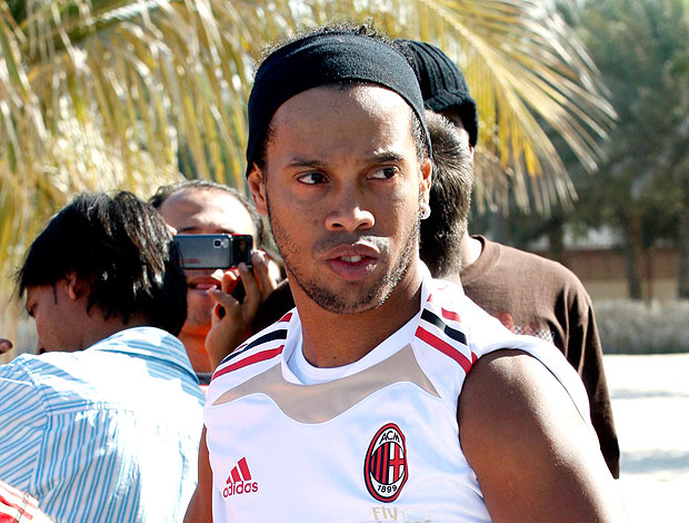 Ronaldinho Gaúcho no treino do Milan na praia