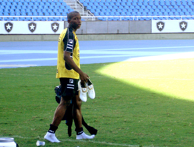 Luis Guilherme no treino do Botafogo (Foto: Gustavo Rotstein / GLOBOESPORTE.COM)