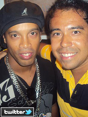 Ronaldinho Gaúcho com torcedor em Florianópolis