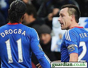 Terry e Drogba durante partida do Chelsea