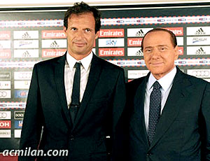 Berlusconi visita time do Milan (Foto: Divulgação / acMilan)